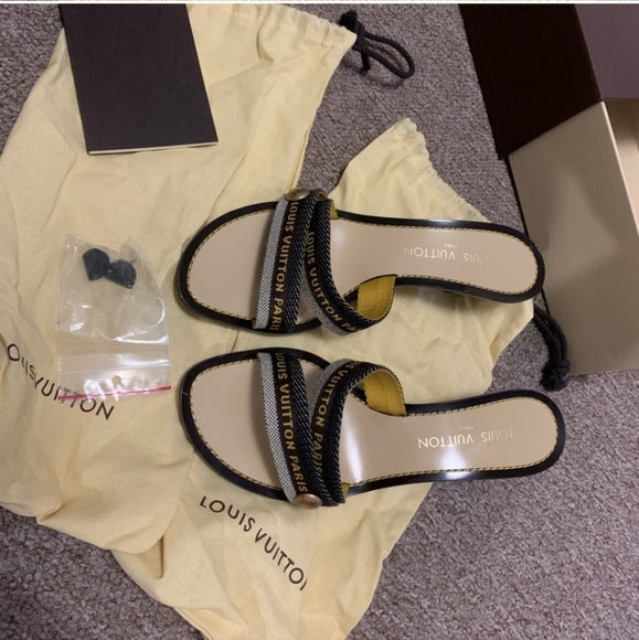 LOUIS VUITTON  SANDALS - Picture 3 of 7